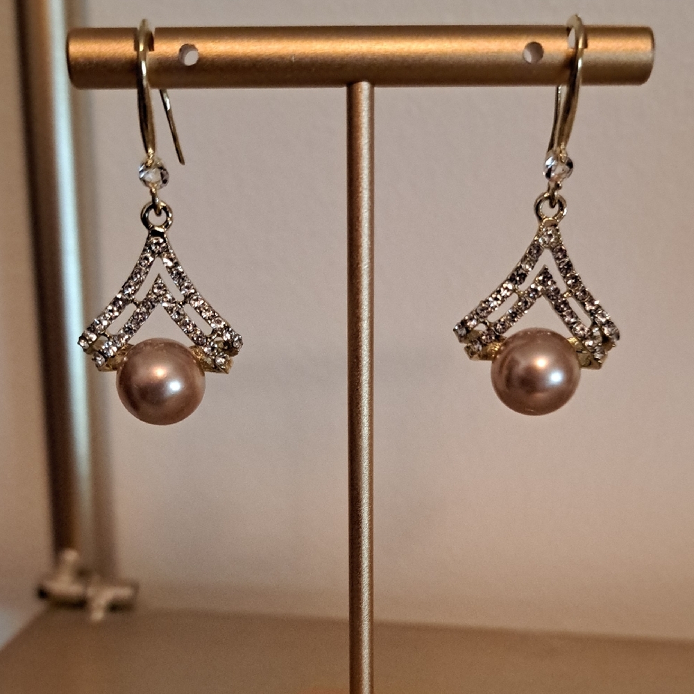 NWT Chic Silver and Pearl Dangle Earrings